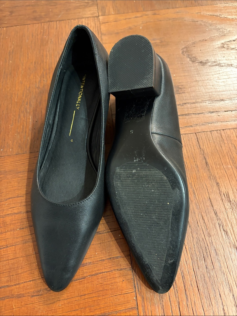 PRICE TO SELL INTENTIONALLY BLANK Black Pointed Toe Low Block Heel Pumps